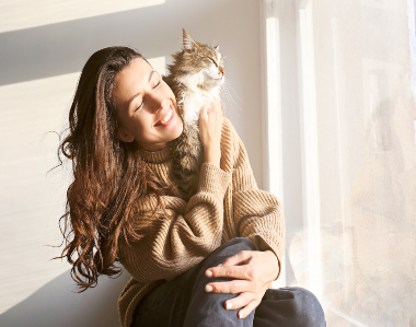 gato con su dueña